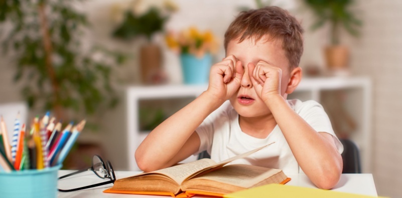 kid rubbing eye